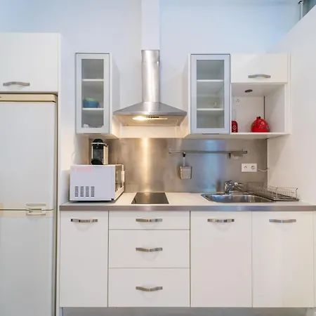 Le Courcelles - Proche Arc De Triomphe